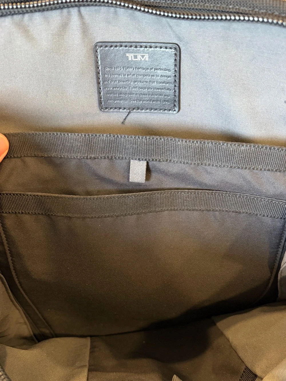 Tumi good preowned